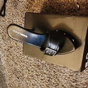 Fashion Nova heels size 10